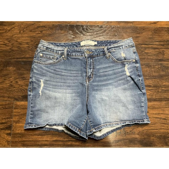 Torrid Slightly Distressed Denim Jean Shorts Women's Size 18 High Rise Cut - Picture 2 of 3